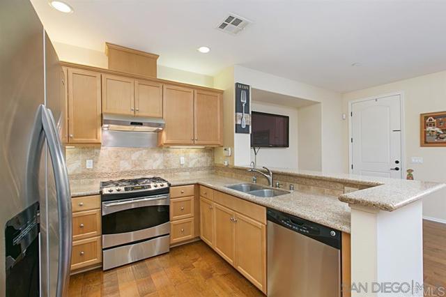 10653 Golden Willow, San Diego CA: https://media.crmls.org/mediaz/7db4b178-0101-4156-b07e-59af9046e65e.jpg
