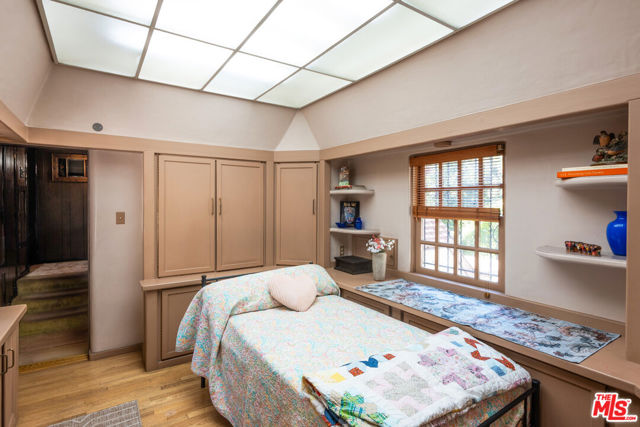 769 Bonita Drive, South Pasadena CA: https://media.crmls.org/mediaz/7db55894-d787-4f9e-b85d-9097384abb98.jpg