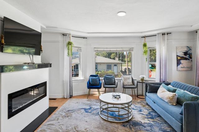 998 Hensley Avenue, San Bruno CA: https://media.crmls.org/mediaz/7db5a5e8-fd72-4f80-a2be-f295b6404d73.jpg