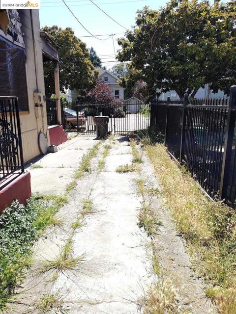 Image 3 of 20 For 5580 Fremont St