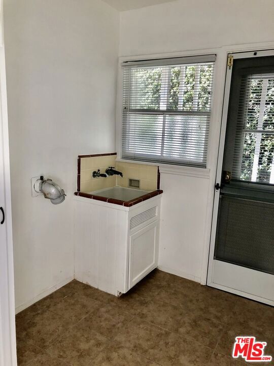1231 Devon Avenue, Los Angeles CA: https://media.crmls.org/mediaz/7db5b253-4cd6-4114-b6ec-a8c505346e38.jpg