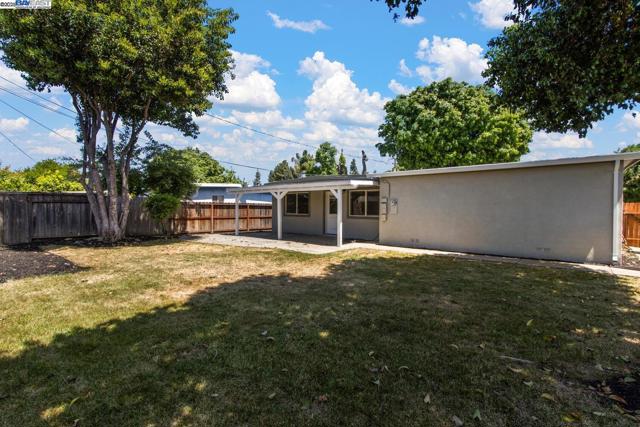 40167 Barbara St, Fremont CA: https://media.crmls.org/mediaz/7db5fb34-adbb-4a37-a29d-bd9f65a62886.jpg