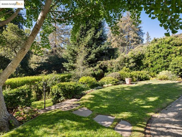 120 Hazel Ln, Piedmont CA: https://media.crmls.org/mediaz/7db647f4-41df-40be-8df6-1362b086ee67.jpg