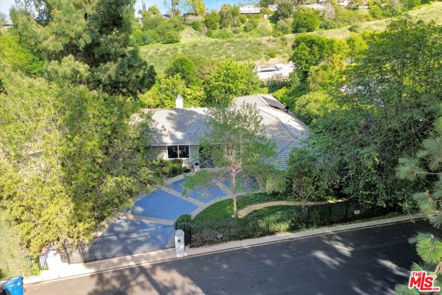 3530 Royal Woods Drive, Sherman Oaks CA: https://media.crmls.org/mediaz/7db65fd4-85f3-433f-a165-4fd02aaf0320.jpg