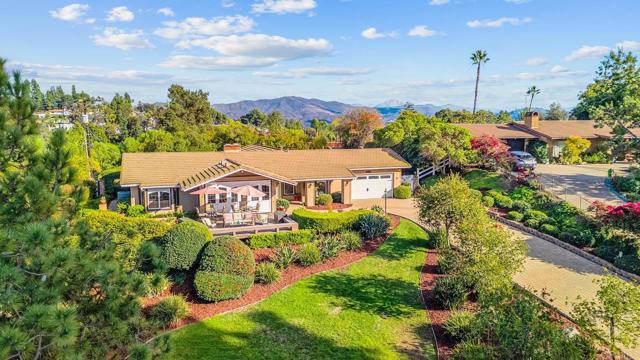 Detail Gallery Image 10 of 64 For 11921 1/2 Fuerte Dr, El Cajon,  CA 92020 - 4 Beds | 3 Baths