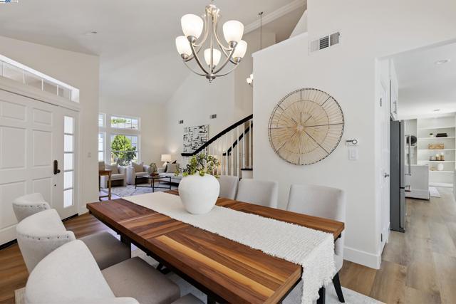 1687 Silverwood Ct, Danville CA: https://media.crmls.org/mediaz/7db6ab78-7b38-4398-803a-fd11e7e26581.jpg