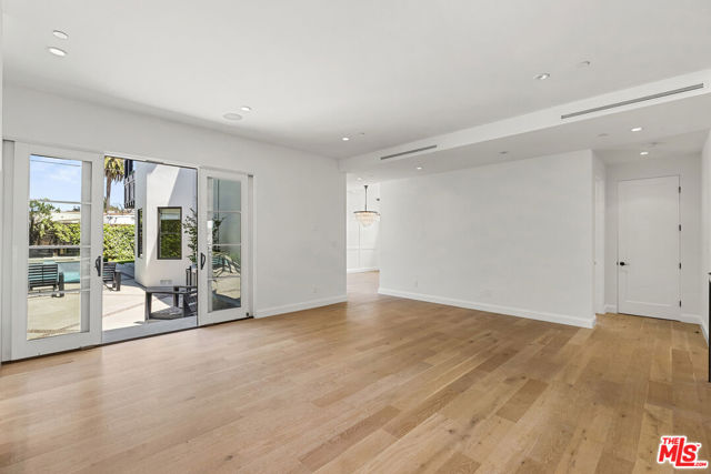 530 N Alta Vista Boulevard, Los Angeles CA: https://media.crmls.org/mediaz/7db6caf5-057f-4d5f-bb92-6f330163820e.jpg