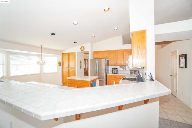 5402 Navajo Ct, Antioch CA: https://media.crmls.org/mediaz/7db716f5-263a-42da-9b9f-a769adb0e6ad.jpg