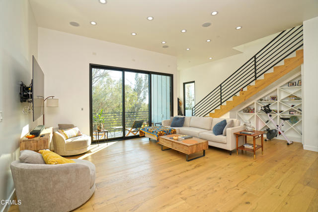 Detail Gallery Image 5 of 41 For 6565 Pickwick St, Los Angeles,  CA 90042 - 3 Beds | 3/1 Baths