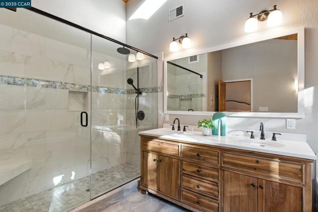 15 Ardmore Ct, Pleasant Hill CA: https://media.crmls.org/mediaz/7db8b5b9-c384-47a4-9155-5e14f8094f09.jpg