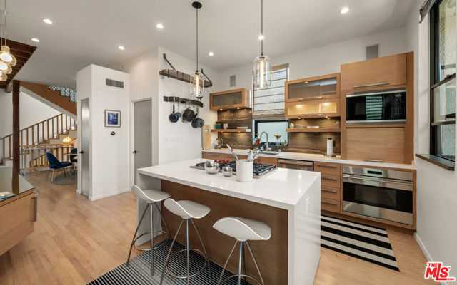 135 Outrigger Mall, Marina del Rey CA: https://media.crmls.org/mediaz/7db92bdb-d36a-47cb-9841-e8c911f61141.jpg