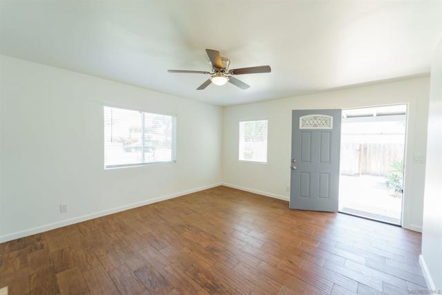 562 564 11Th St, Imperial Beach CA: https://media.crmls.org/mediaz/7dba0b73-ec63-4eb4-8fcf-c31119d4ac86.jpg