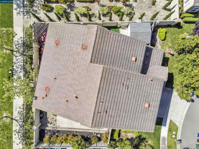 1186 Waverly Cir, Hercules CA: https://media.crmls.org/mediaz/7dbaa666-78a4-468a-8575-0f5d9a615a18.jpg