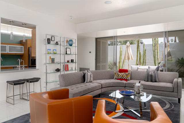26 Lakeview Circle, Palm Springs CA: https://media.crmls.org/mediaz/7dbae8a3-09fb-4bdc-a325-20abf0c17e54.jpg