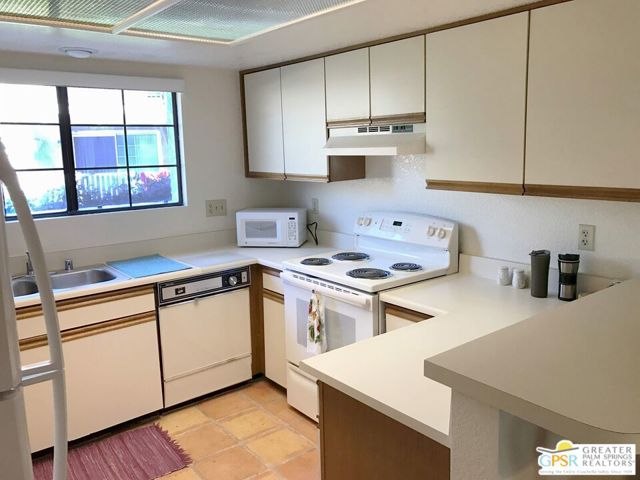 2701 E Mesquite Ave Unit EE165 Avenue, Palm Springs CA: https://media.crmls.org/mediaz/7dbb4cf4-c8fe-4092-9f44-cd53fc7d0706.jpg