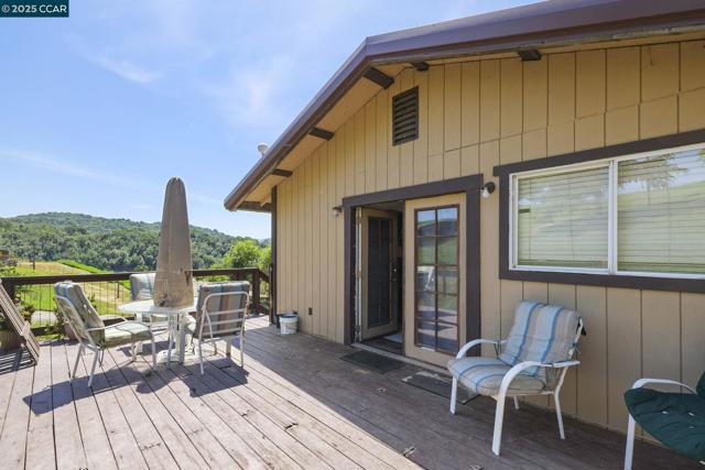 2251 Rancho Del Lago Rd, Martinez CA: https://media.crmls.org/mediaz/7dbba000-276f-4eaf-abc5-b58ae7f90546.jpg