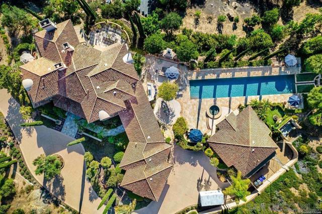 14440 Ridge Ranch Rd, Valley Center CA: https://media.crmls.org/mediaz/7dbc48bd-b32c-4c82-9ca3-2229093d5501.jpg