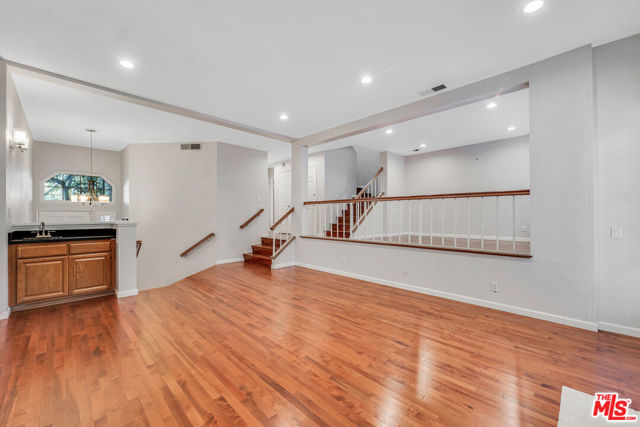 20950 Oxnard Street, Woodland Hills CA: https://media.crmls.org/mediaz/7dbc987c-6924-4e85-9325-e36c7246468b.jpg