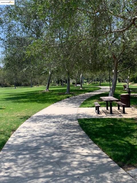 22192 Rim Pointe,  CA: https://media.crmls.org/mediaz/7dbcf6a3-d220-43c8-bef0-611fca968d98.jpg