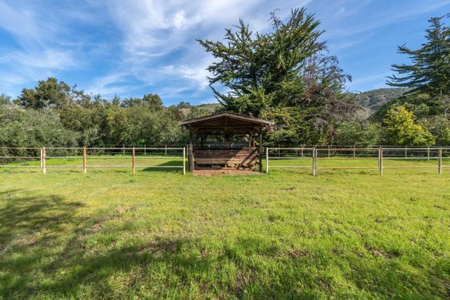10 Ring Lane, Carmel Valley CA: https://media.crmls.org/mediaz/7dbd2094-cc18-4a01-8d65-b35f64cd49d7.jpg