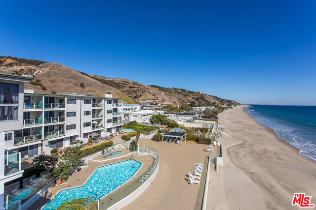 22548 PACIFIC COAST Highway, Malibu CA: https://media.crmls.org/mediaz/7dbd3fb7-da8a-43ee-b66c-9e37ba7fb083.jpg