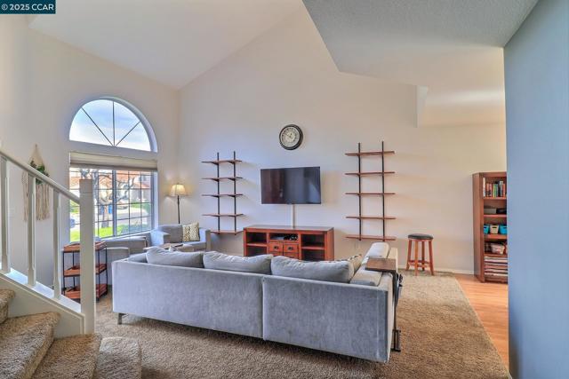 1728 Peachwillow St, Pittsburg CA: https://media.crmls.org/mediaz/7dbda222-ac65-4240-bf9b-0a4b3708ec16.jpg