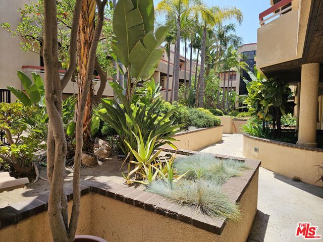 941 W Carson Street, Torrance CA: https://media.crmls.org/mediaz/7dbda35f-7afb-47fe-83f4-bd73f7f33cc7.jpg