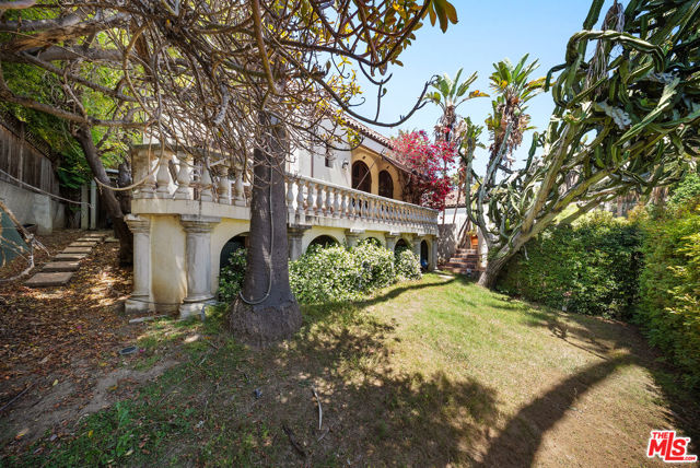6615 Emmet Terrace, Los Angeles CA: https://media.crmls.org/mediaz/7dbdb216-13ad-4550-b126-1bce91d25fce.jpg