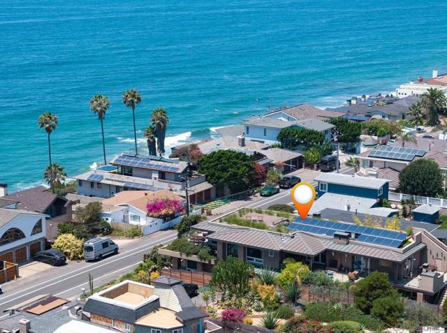 1521 Neptune Ave, Encinitas CA: https://media.crmls.org/mediaz/7dbe0bb8-ba92-44c2-a340-ace76e709cc6.jpg