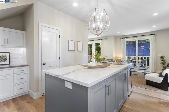 1002 Middle Ave, Menlo Park CA: https://media.crmls.org/mediaz/7dbe0f48-1841-43bf-ba9b-589340615944.jpg