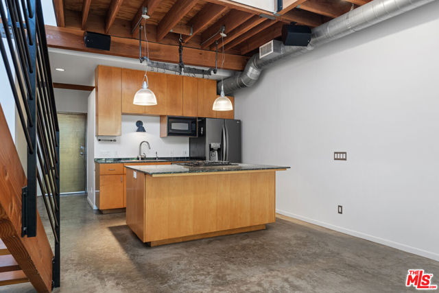 1130 5th Avenue, Venice CA: https://media.crmls.org/mediaz/7dbe139e-69f8-461a-a78f-d9859ba7ae01.jpg