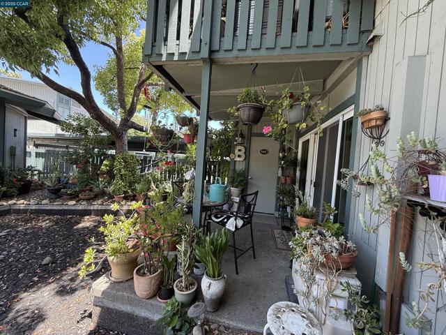 1036 Oak Grove Rd, Concord CA: https://media.crmls.org/mediaz/7dbe5d27-21c5-4f97-8333-5d8ad7ee96ac.jpg