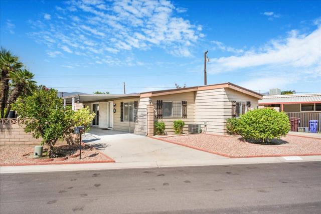 32857 Bloomfield Avenue, Thousand Palms CA: https://media.crmls.org/mediaz/7dbe8eac-c978-49ed-9ffc-8f1b58455b1c.jpg
