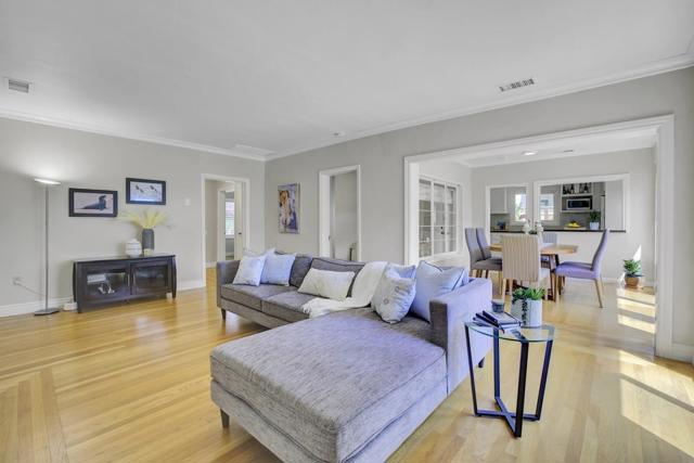 192 Oak Court, Menlo Park CA: https://media.crmls.org/mediaz/7dbea776-d64b-492c-93d1-2bc957713cc9.jpg