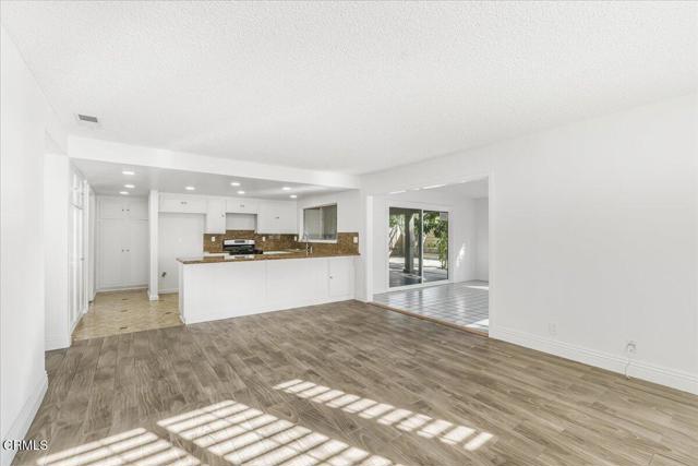3630 Dallas Drive, Oxnard CA: https://media.crmls.org/mediaz/7dbf71da-30c2-429c-8803-ddc6793ec758.jpg