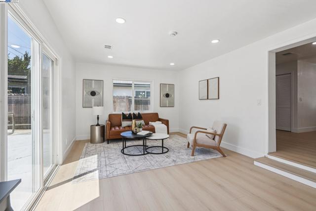 39681 Sundale Dr, Fremont CA: https://media.crmls.org/mediaz/7dbff284-ce7f-4b8d-8f24-9e6bb11fd463.jpg