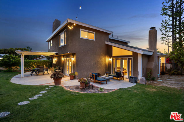 22518 Jameson Drive, Calabasas CA: https://media.crmls.org/mediaz/7dc05622-afe7-4e5d-b428-07bd80508595.jpg