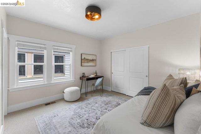 Image 27 of 52 For 1072 57th St