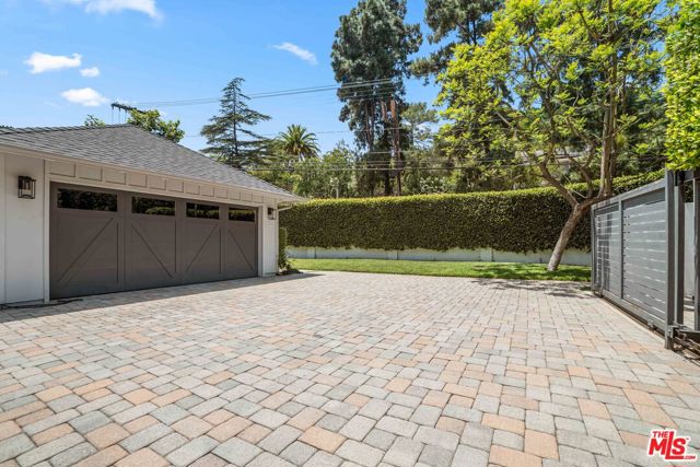 2701 Roscomare Road, Los Angeles CA: https://media.crmls.org/mediaz/7dc1429b-b361-4bd5-9e15-e98624b90002.jpg