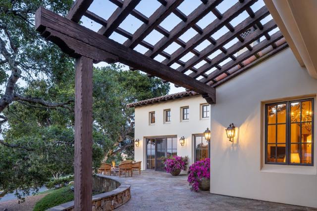 7595 Paseo Vista, Monterey CA: https://media.crmls.org/mediaz/7dc146bd-156a-46e2-94e2-bae27278c78a.jpg
