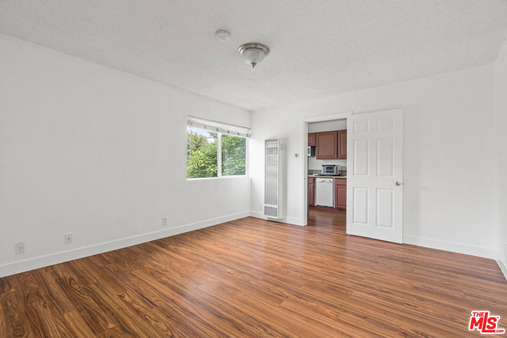 616 Vernon Avenue #3