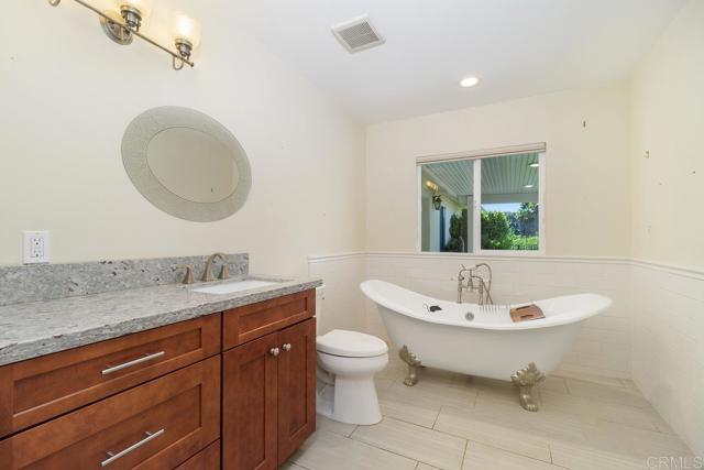 39255 De Luz Rd, Fallbrook CA: https://media.crmls.org/mediaz/7dc191e2-3e14-4e24-bf37-6950f0d0bb91.jpg