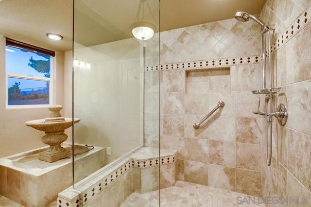 14442 Ranch Trail Drive, El Cajon CA: https://media.crmls.org/mediaz/7dc19336-8210-4c38-a4a2-4f5ff84fb064.jpg