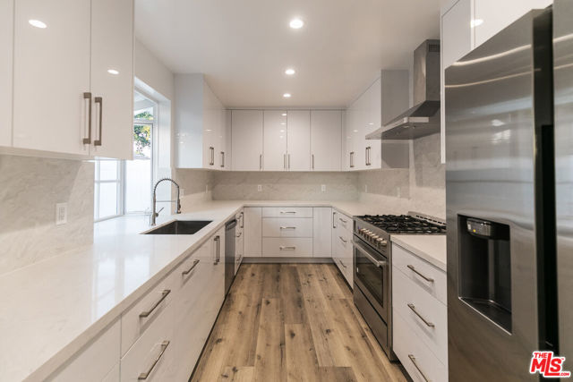 8335 GLADBECK Avenue, Northridge CA: https://media.crmls.org/mediaz/7dc26968-26f2-47c2-9652-39deac526324.jpg