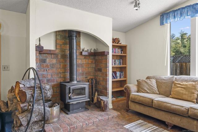 2464 Wynola Rd, Julian CA: https://media.crmls.org/mediaz/7dc2bbdf-2df7-4696-a3b2-0e91c09b5efc.jpg