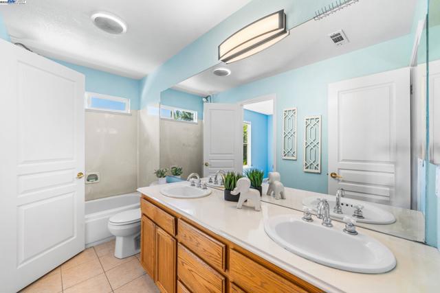 635 Eliot Dr, Livermore CA: https://media.crmls.org/mediaz/7dc3152e-c786-4033-8b7c-64d7db63cdd0.jpg