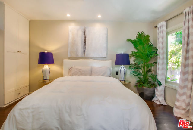 449 Westbourne Drive, West Hollywood CA: https://media.crmls.org/mediaz/7dc3518c-3a96-450d-9260-0ab3831f8b07.jpg