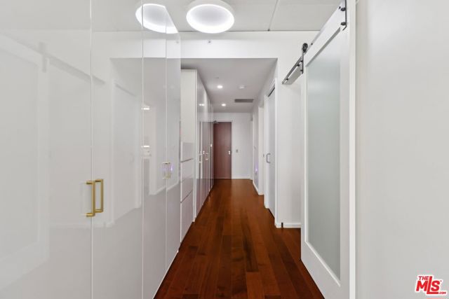 1155 S Grand Avenue, Los Angeles CA: https://media.crmls.org/mediaz/7dc38916-91f6-45e9-a46a-7de89a5c64ff.jpg
