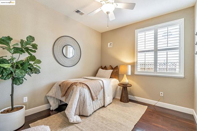 43 Sorrel Ct, Oakley CA: https://media.crmls.org/mediaz/7dc3a4a1-c142-4412-9c5d-e8e62fd22eca.jpg