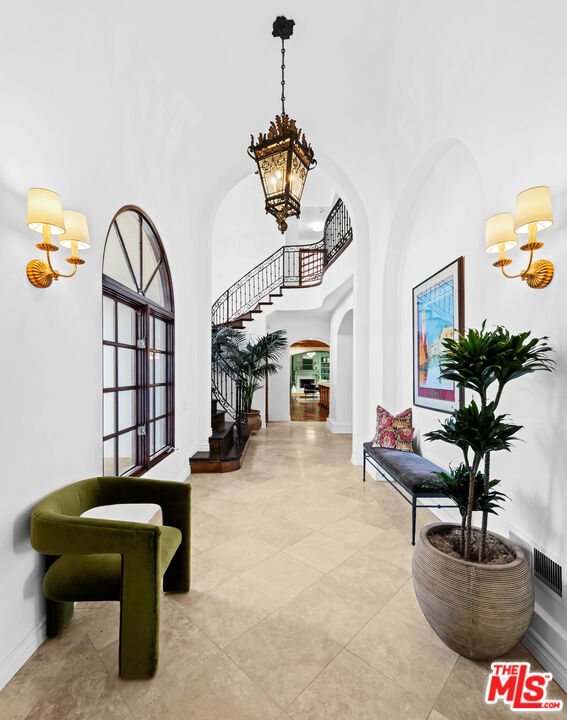 2347 E Valley Road, Santa Barbara CA: https://media.crmls.org/mediaz/7dc3c061-5ee1-465d-8859-0264ea782d53.jpg